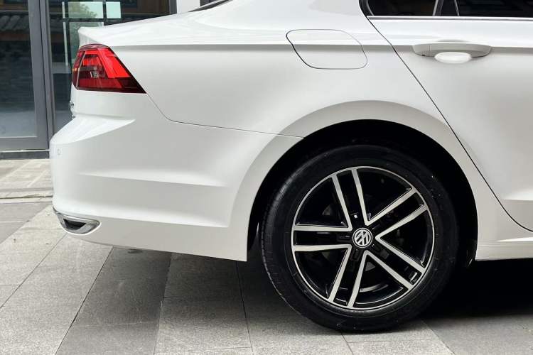 Used Volkswagen Lamando 2021 280TSI DSG Comfort Edition Right Rear Wheel Hub