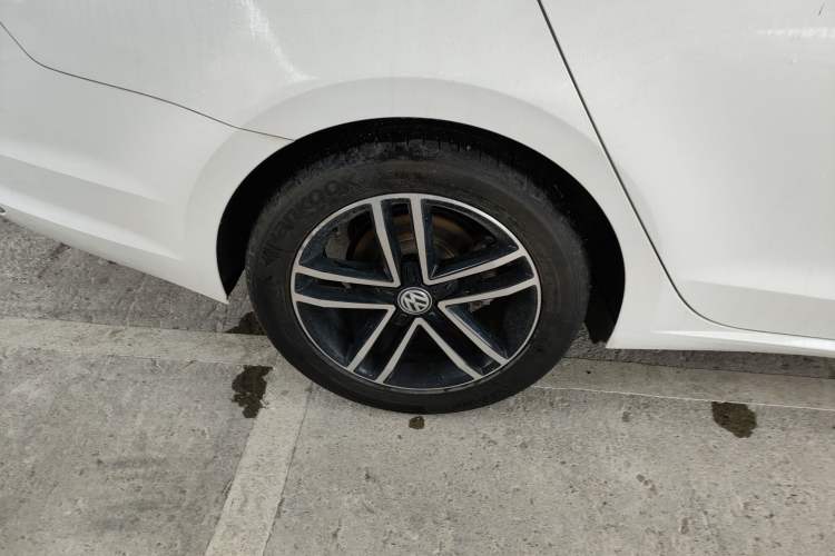 Used Volkswagen Lamando 2021 Revised Version 280TSI DSG Comfort Edition Right Rear Wheel Hub