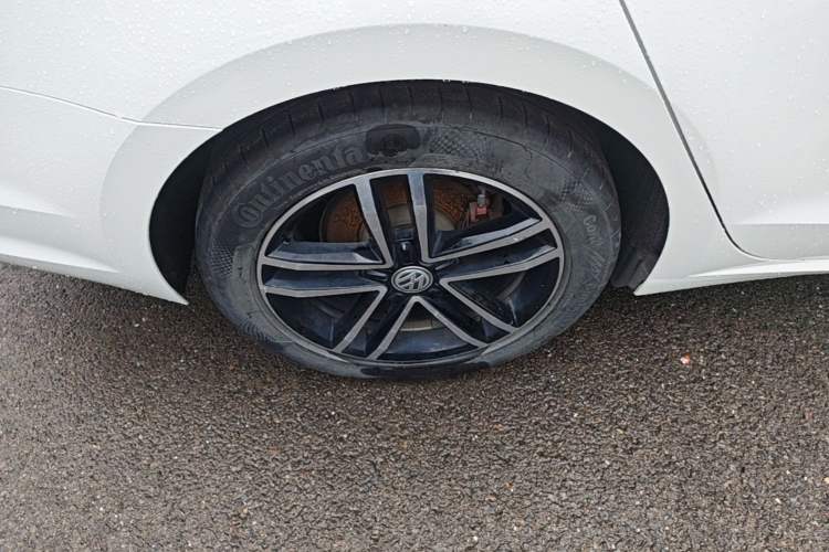 Used Volkswagen Lamando 2021 280TSI DSG Comfort Edition Right Rear Wheel Hub