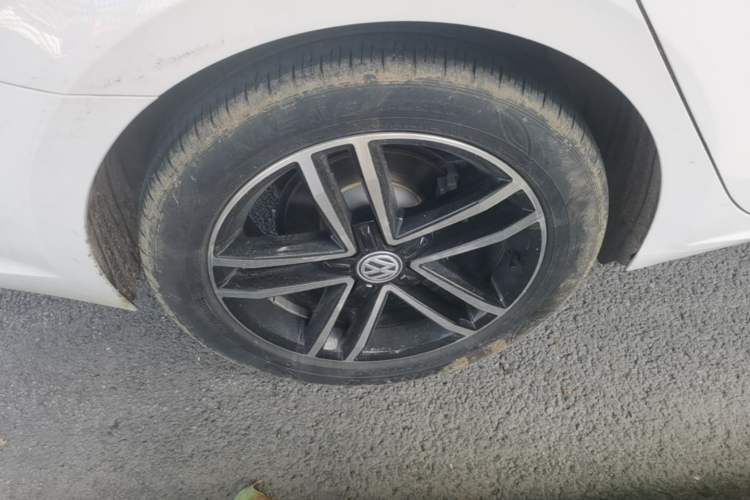 Used Volkswagen Lamando 2021 280TSI DSG Comfort Edition Right Rear Wheel Hub