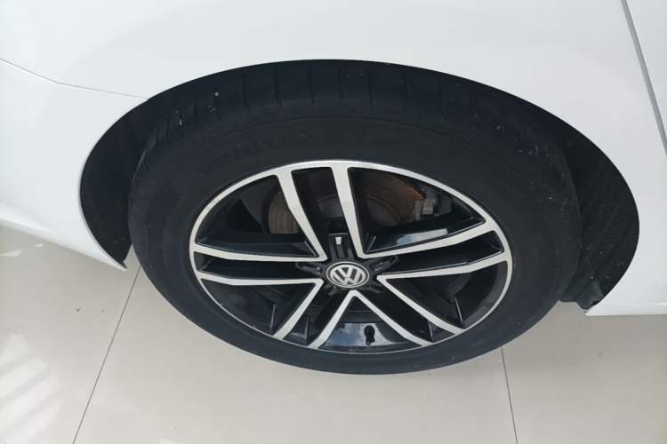 Used Volkswagen Lamando 2021 280TSI DSG Comfort Edition Right Rear Wheel Hub