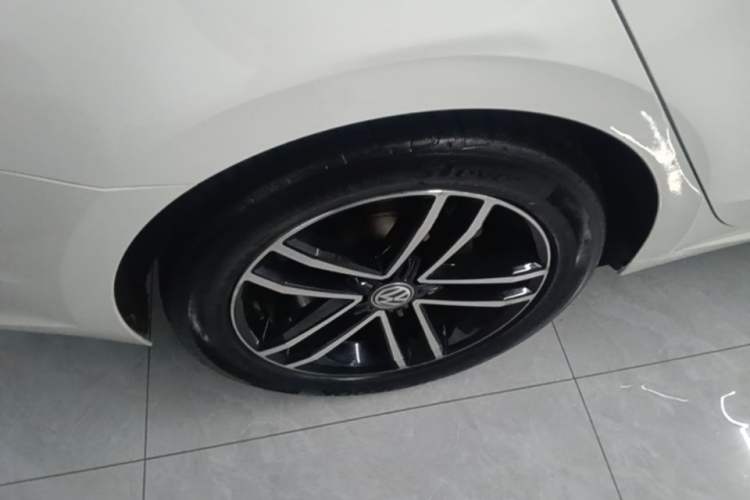 Used Volkswagen Lamando 2021 280TSI DSG Comfort Edition Right Rear Wheel Hub
