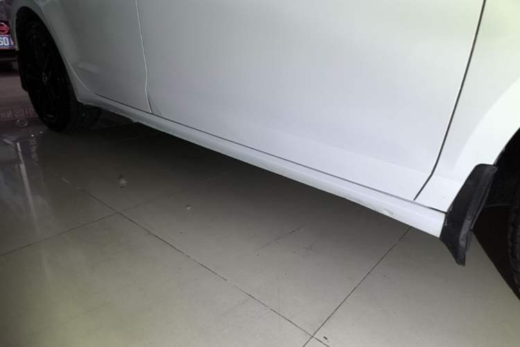 Used Volkswagen Lamando 2021 280TSI DSG Comfort Edition Right Side Sill