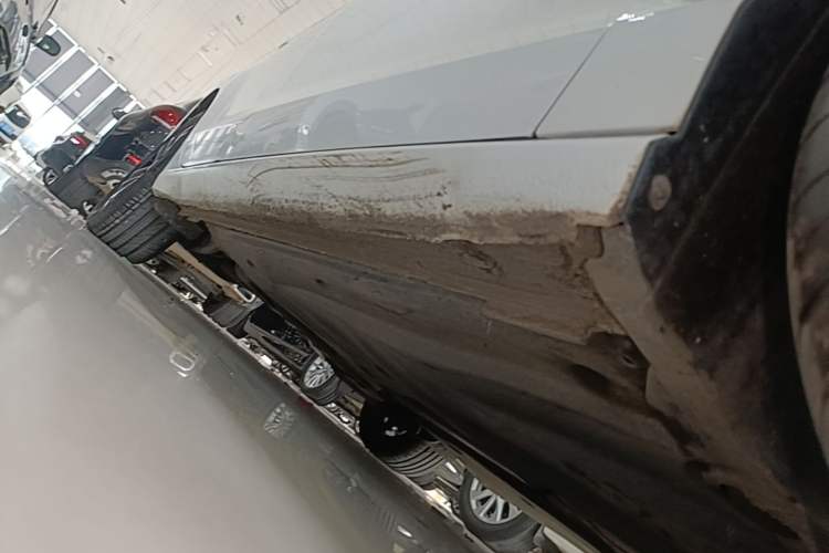 Used Volkswagen Lamando 2021 280TSI DSG Comfort Edition Right Side Sill