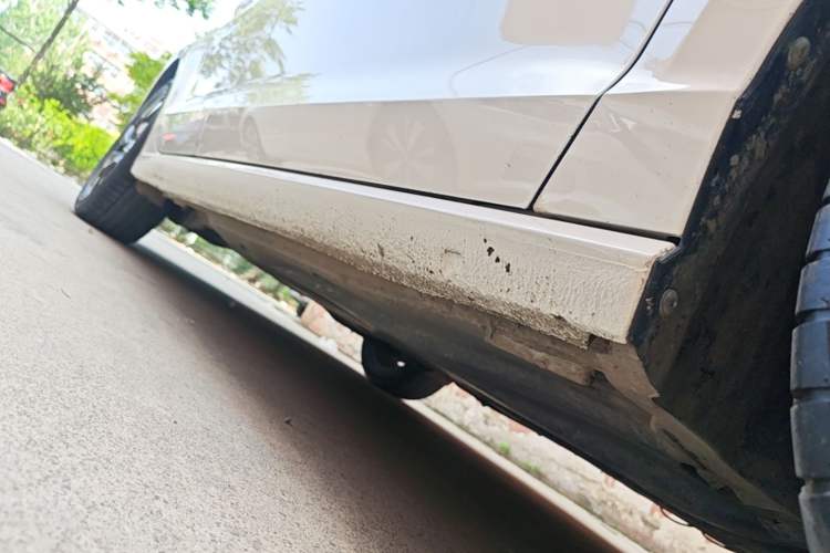 Used Volkswagen Lamando 2021 280TSI DSG Luxury Phantom Edition Right Side Sill
