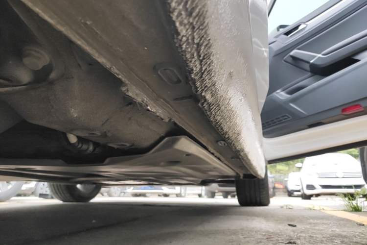 Used Volkswagen Lamando 2021 280TSI DSG Luxury Phantom Edition Right Side Sill