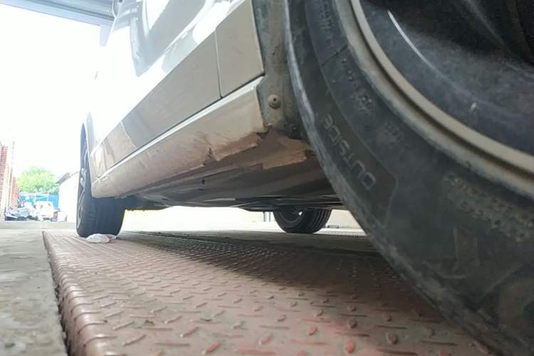 Used Volkswagen Lamando 2021 280TSI DSG Comfort Edition Right Side Sill