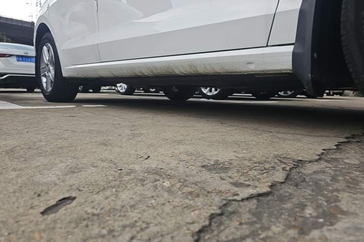 Used Volkswagen Lamando 2021 230TSI DSG Fashion Edition Right Side Sill