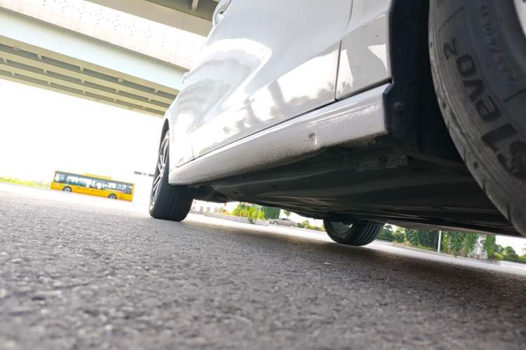 Used Volkswagen Lamando 2021 280TSI DSG Comfort Edition Right Side Sill
