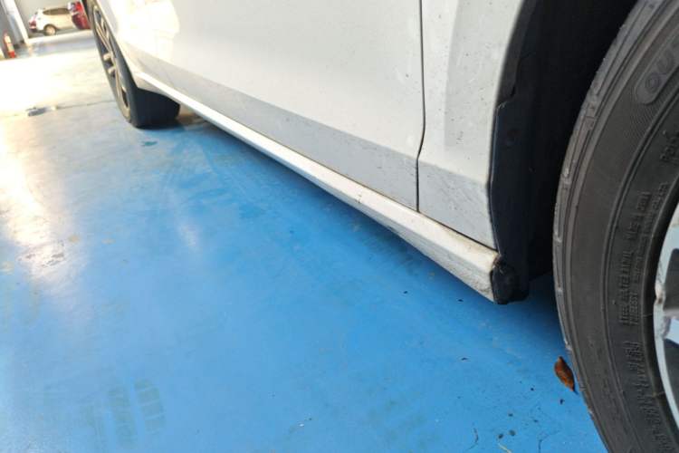 Used Volkswagen Lamando 2021 280TSI DSG Comfort Edition Right Side Sill