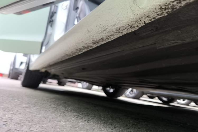 Used Volkswagen Lamando 2021 280TSI DSG Comfort Edition Right Side Sill
