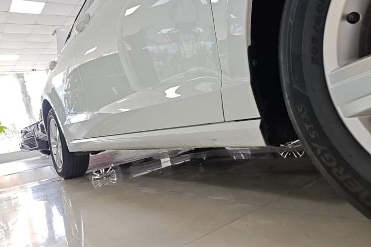 Used Volkswagen Lamando 2021 230TSI DSG Fashion Edition Right Side Sill
