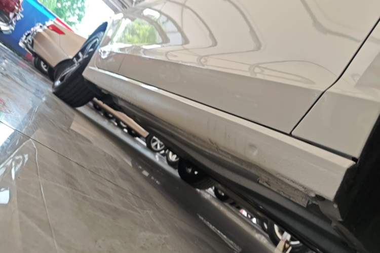 Used Volkswagen Lamando 2021 280TSI DSG Comfort Edition Right Side Sill