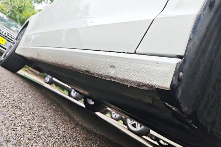 Used Volkswagen Lamando 2021 280TSI DSG Comfort Edition Right Side Sill