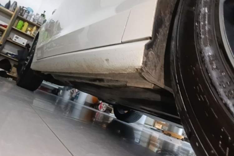 Used Volkswagen Lamando 2021 280TSI DSG Comfort Edition Right Side Sill