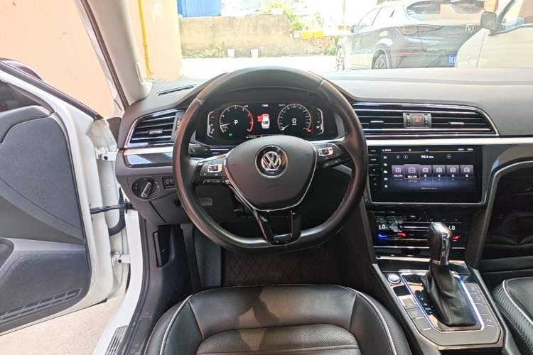 Used Volkswagen Lamando 2021 280TSI DSG Luxury Phantom Edition Steering Wheel