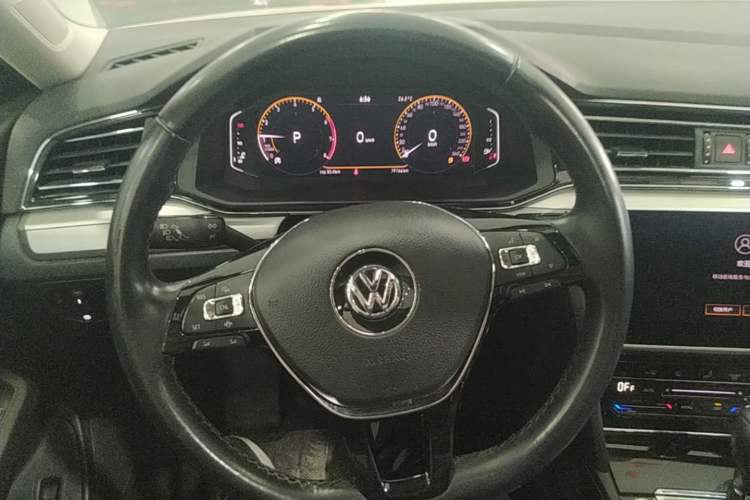Used Volkswagen Lamando 2021 280TSI DSG Luxury Phantom Edition Steering Wheel