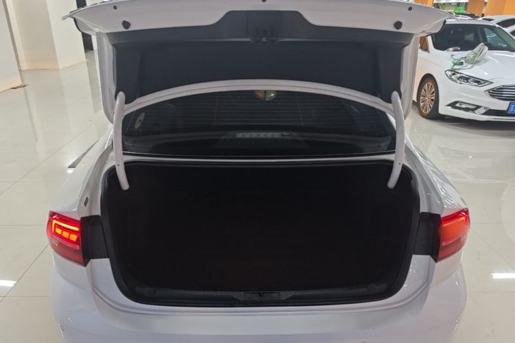 Used Volkswagen Lamando 2021 280TSI DSG Comfort Edition Trunk