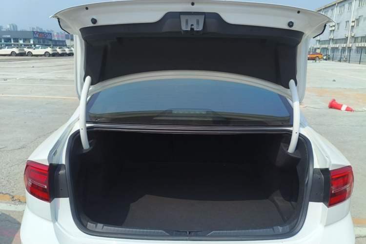 Used Volkswagen Lamando 2021 280TSI DSG Comfort Edition Trunk
