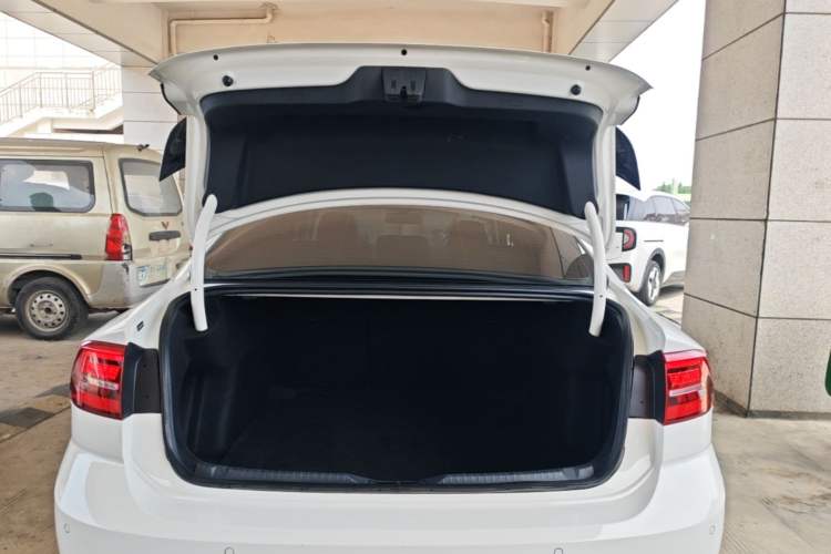 Used Volkswagen Lamando 2021 280TSI DSG Comfort Edition Trunk