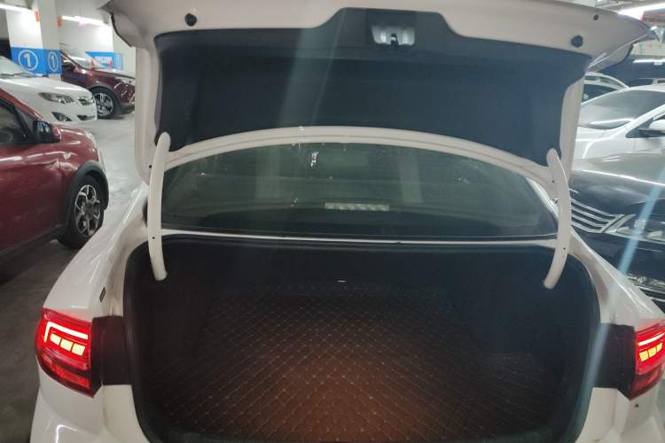 Used Volkswagen Lamando 2021 230TSI DSG Fashion Edition Trunk