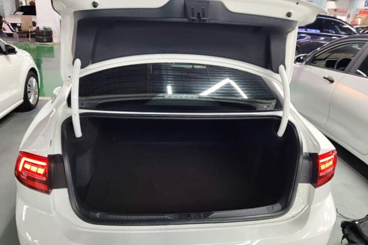 Used Volkswagen Lamando 2021 230TSI DSG Fashion Edition Trunk