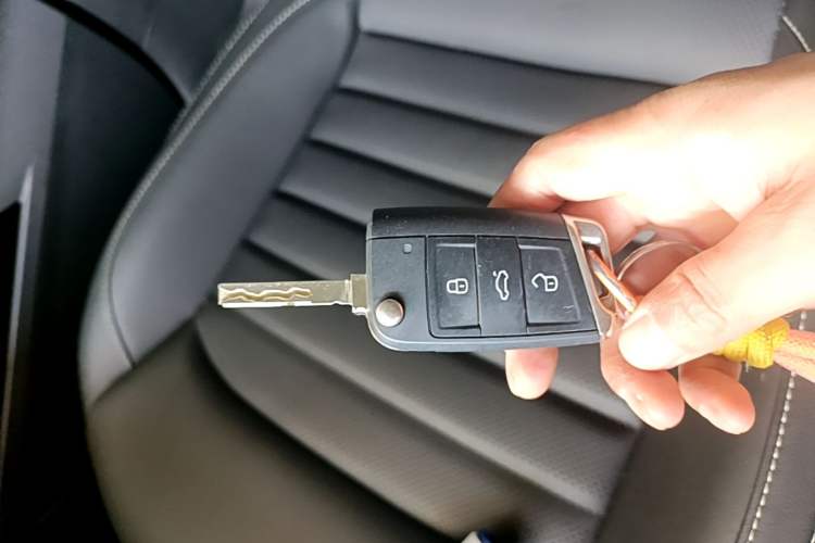 Used Volkswagen Lamando 2021 Facelift 280TSI DSG Comfort Edition (Manual Air Conditioning) Vehicle Key