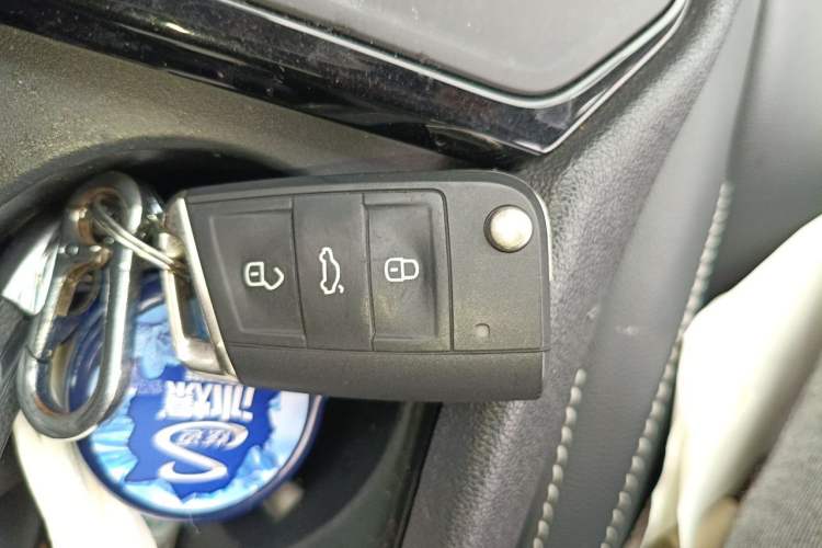 Used Volkswagen Lamando 2021 Facelift 280TSI DSG Comfort Edition (Manual Air Conditioning) Vehicle Key
