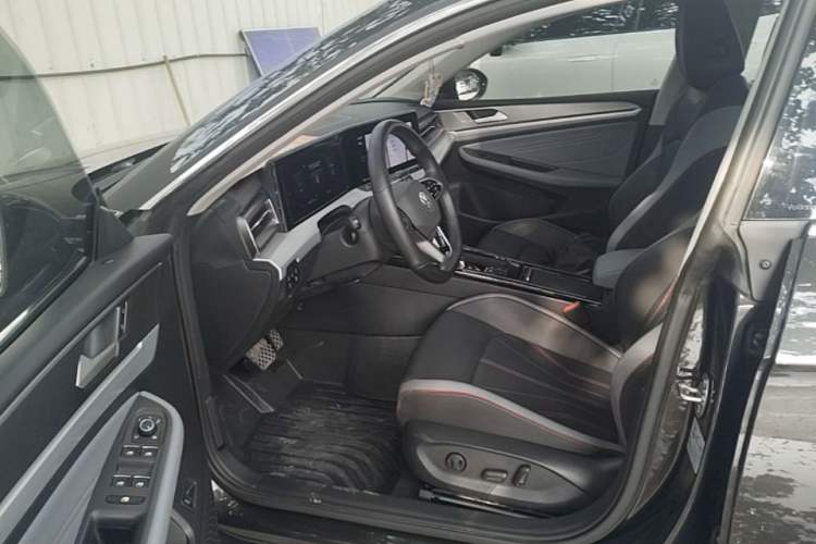 Used Volkswagen Lamando 2022 Lavida L 280TSI DSG Cool & Spicy Edition Driver Seat