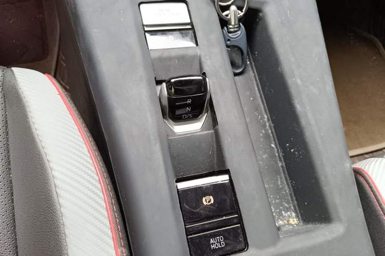 Used Volkswagen Lamando 2022 Lavida L 280TSI DSG Cool & Spicy Edition Gear Lever