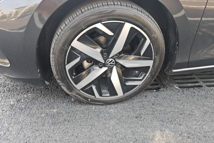 Used Volkswagen Lamando 2022 Lavida L 280TSI DSG Cool & Spicy Edition Left Front Wheel Hub