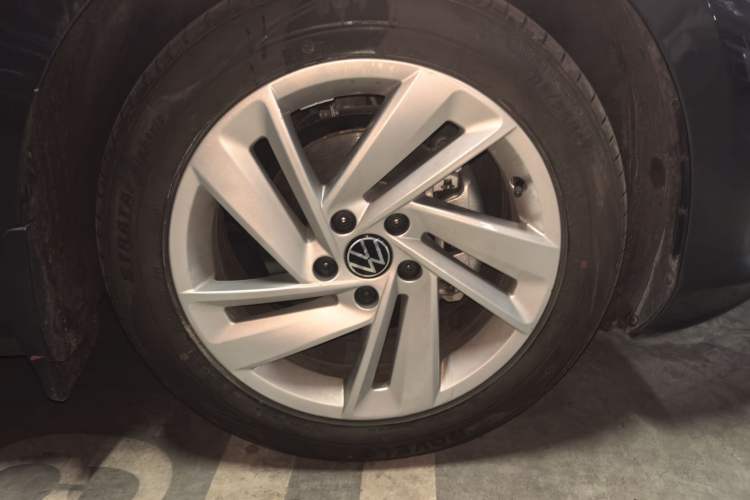 Used Volkswagen Lamando 2022 Lingdu L 280TSI DSG Spicy Edition Right Front Wheel Hub