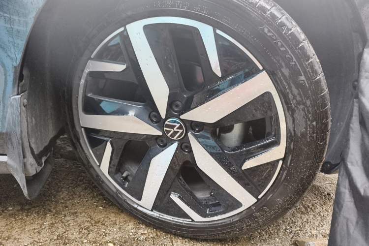 Used Volkswagen Lamando 2022 Lavida L 280TSI DSG Cool & Spicy Edition Right Front Wheel Hub