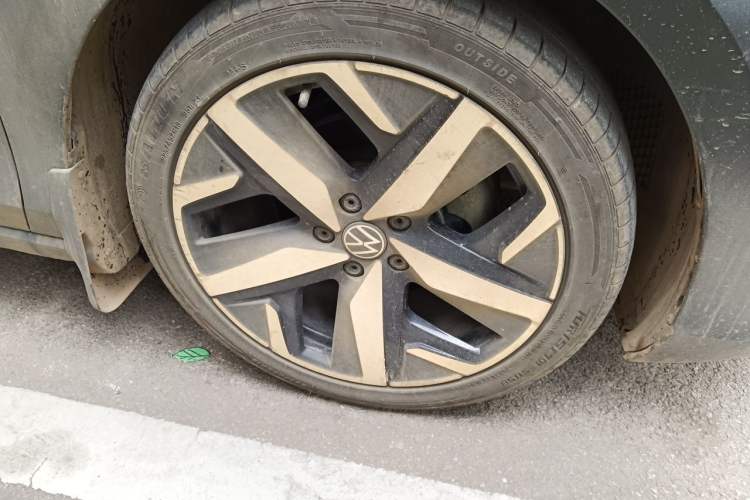 Used Volkswagen Lamando 2022 Lavida L 280TSI DSG Cool & Spicy Edition Right Front Wheel Hub