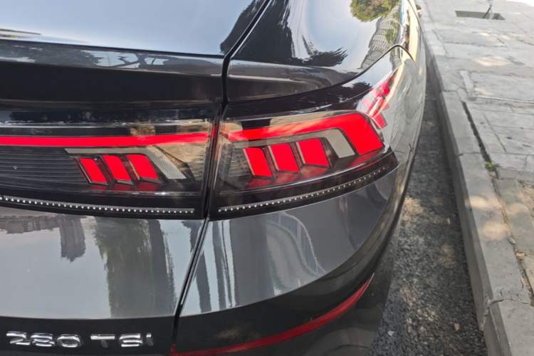 Used Volkswagen Lamando 2022 Lavida L 280TSI DSG Cool & Spicy Edition Right Rear Taillight