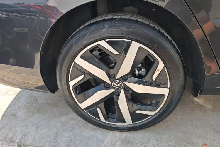 Used Volkswagen Lamando 2022 Lavida L 280TSI DSG Cool & Spicy Edition Right Rear Wheel Hub