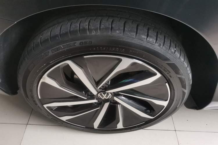 Used Volkswagen Lamando 2022 Lingdu L 280TSI DSG Ultra-Spicy Flagship Edition Right Rear Wheel Hub