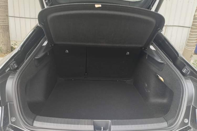 Used Volkswagen Lamando 2022 Lavida L 280TSI DSG Cool & Spicy Edition Trunk