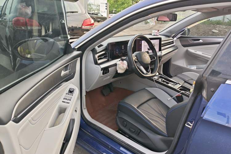 Used Volkswagen Lamando 2022 Lavida L 280TSI DSG Cool & Spicy Edition Driver Seat