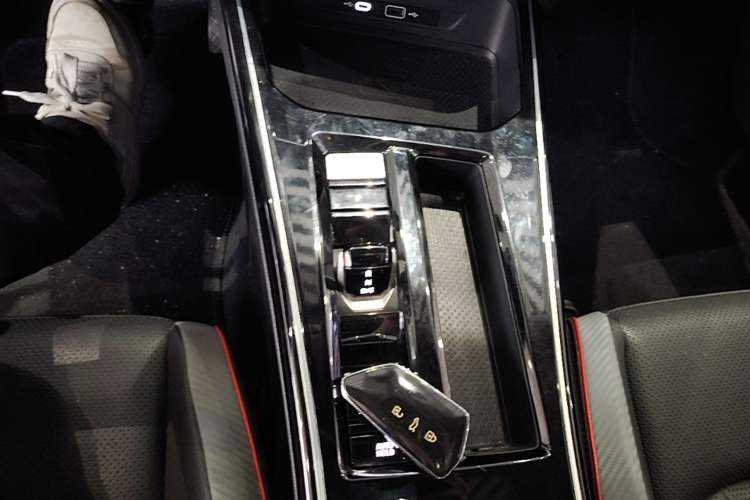 Used Volkswagen Lamando 2022 Lavida L 280TSI DSG Cool & Spicy Edition Gear Lever