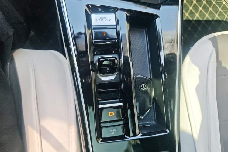 Used Volkswagen Lamando 2022 Lavida L 280TSI DSG Cool & Spicy Edition Gear Lever