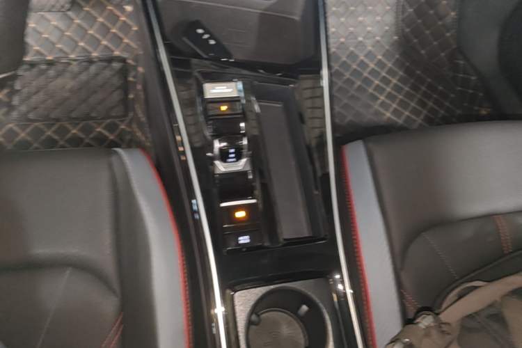 Used Volkswagen Lamando 2022 Lavida L 280TSI DSG Cool & Spicy Edition Gear Lever