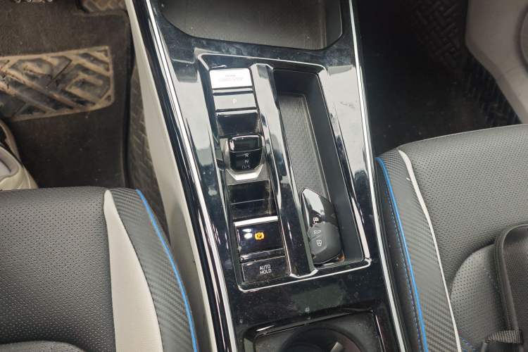 Used Volkswagen Lamando 2022 Lavida L 280TSI DSG Cool & Spicy Edition Gear Lever