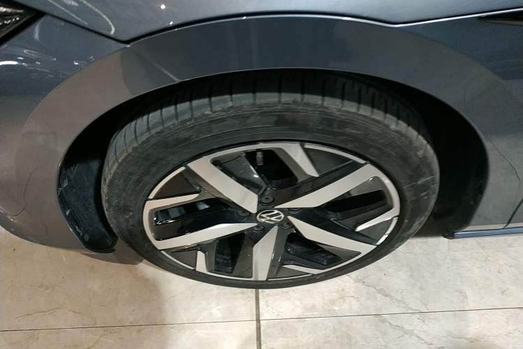 Used Volkswagen Lamando 2022 Lavida L 280TSI DSG Cool & Spicy Edition Left Front Wheel Hub