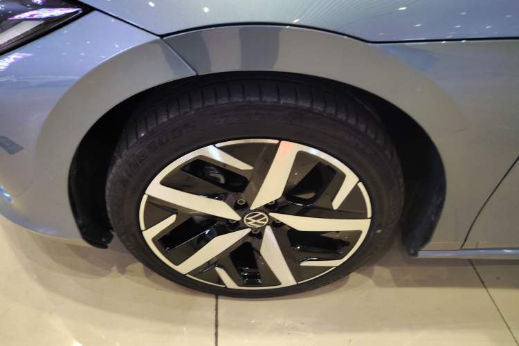 Used Volkswagen Lamando 2022 Lavida L 280TSI DSG Cool & Spicy Edition Left Front Wheel Hub