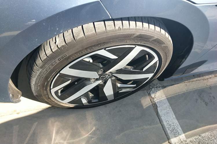 Used Volkswagen Lamando 2022 Lavida L 280TSI DSG Cool & Spicy Edition Left Front Wheel Hub