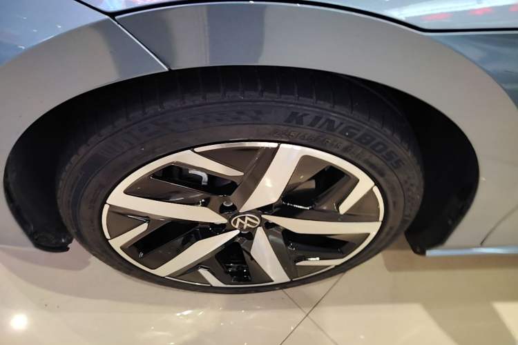 Used Volkswagen Lamando 2022 Lavida L 280TSI DSG Cool & Spicy Edition Left Front Wheel Hub