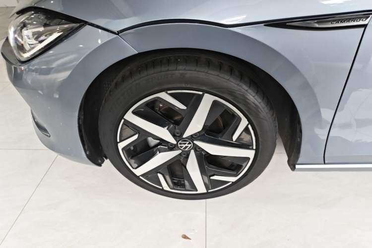 Used Volkswagen Lamando 2022 Lavida L 280TSI DSG Cool & Spicy Edition Left Front Wheel Hub