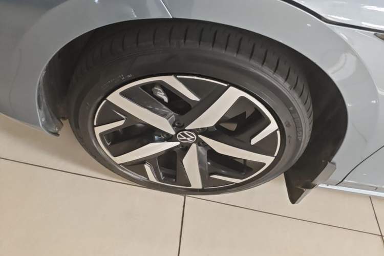 Used Volkswagen Lamando 2022 Lavida L 280TSI DSG Cool & Spicy Edition Left Front Wheel Hub