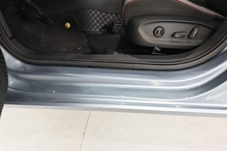 Used Volkswagen Lamando 2022 Lavida L 280TSI DSG Cool & Spicy Edition Left Side Sill